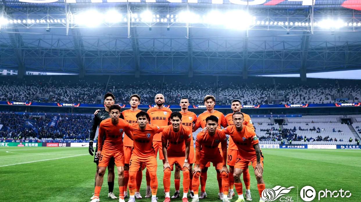 中超职业足球比赛强势展开，各支队伍拼尽全力争胜的简单介绍