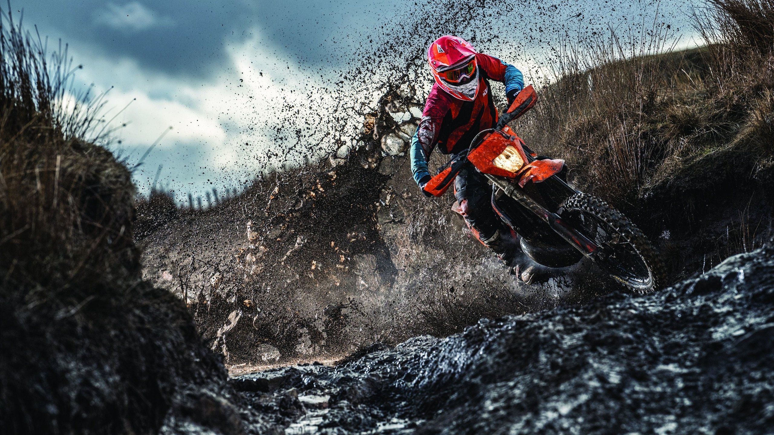 篮球世界的双面叙事，广东队粉碎76人神话，约基奇完成自我救赎