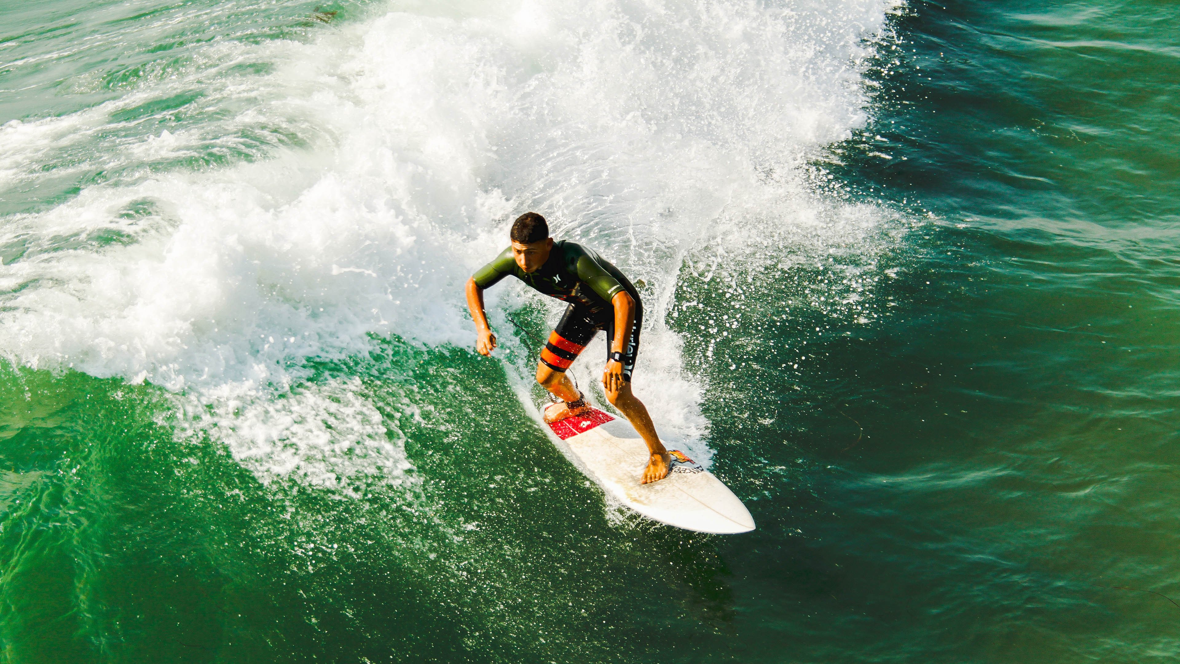 魔术冲垮奇才，爱德华兹在欧冠决赛接管比赛，当唯一性成为传奇的注脚
